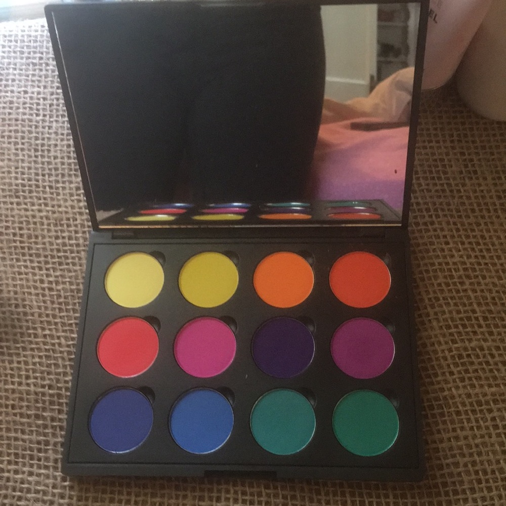 Brand new Coastal scents creative me 1 palette.
